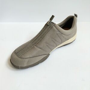 Easy Spirit Be Strong - Womens 9.5 Taupe Slip on Medium Brand New in Box